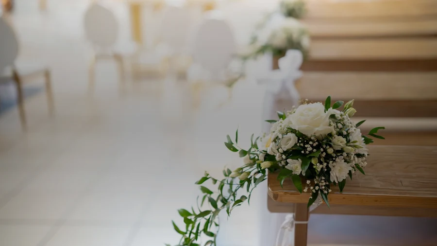 Allée de cérémonie de mariage en extérieur