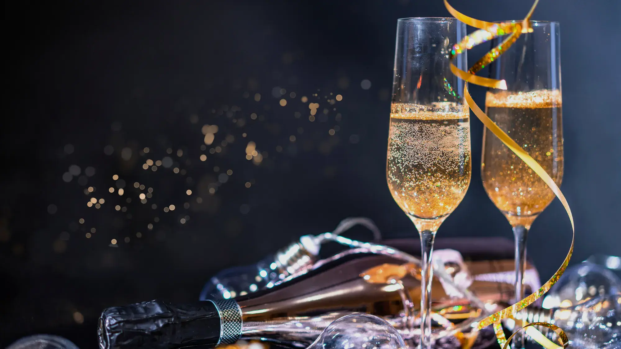 Coupes de champagne servies